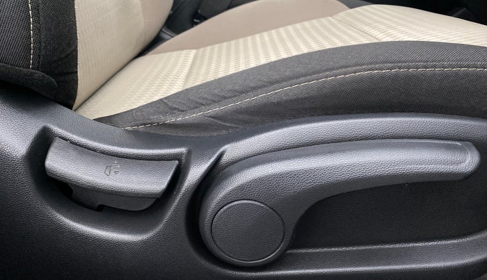 2019 Hyundai Elite i20 1.2  ASTA (O) CVT, Petrol, Automatic, 26,175 km, Driver Side Adjustment Panel