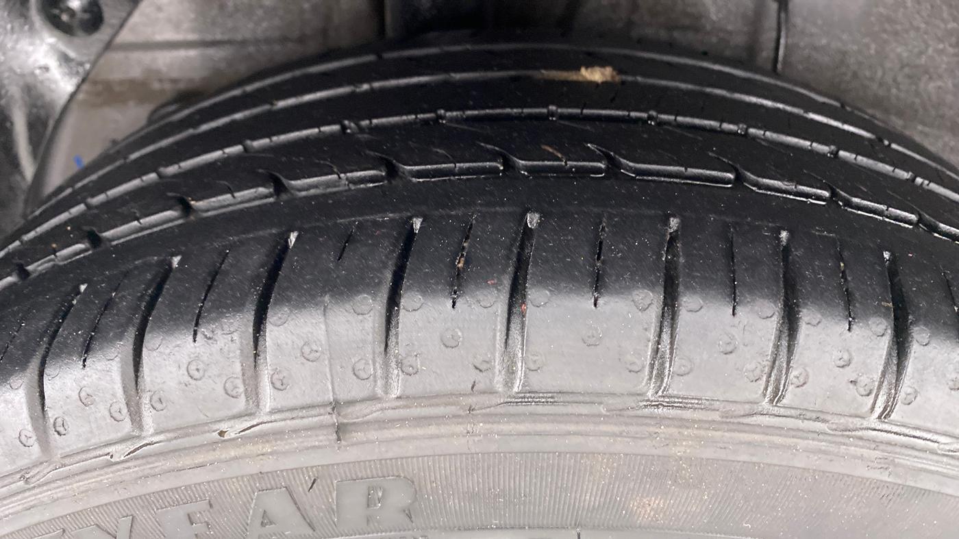 2019 Hyundai Elite i20 1.2  ASTA (O) CVT, Petrol, Automatic, 26,175 km, Right Rear Tyre Tread