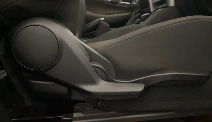 2025 Toyota URBAN CRUISER HYRYDER G (O) 2WD Hybrid 1.5L e-CVT, Hybrid, Automatic, 3,621 km, Driver Side Adjustment Panel