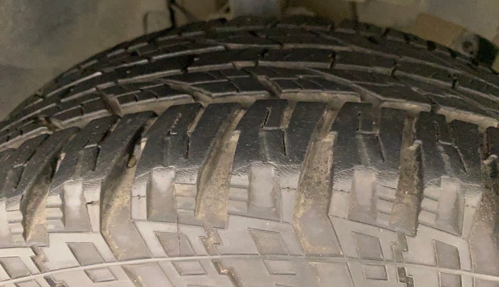 2014 Nissan Terrano XL (D), Diesel, Manual, 92,551 km, Right Front Tyre Tread