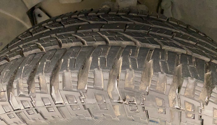 2014 Nissan Terrano XL (D), Diesel, Manual, 92,551 km, Left Front Tyre Tread