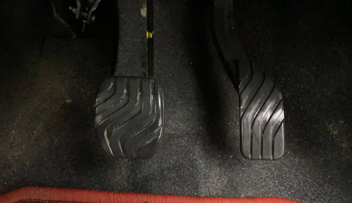 2024 Renault Kwid CLIMBER 1.0 AMT Dual Tone , Petrol, Automatic, 8,660 km, Pedals