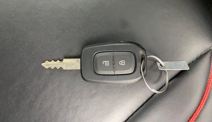 2024 Renault Kwid CLIMBER 1.0 AMT Dual Tone , Petrol, Automatic, 8,660 km, Key Close Up