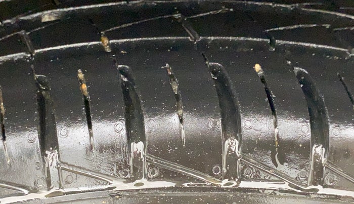 2024 Renault Kwid CLIMBER 1.0 AMT Dual Tone , Petrol, Automatic, 8,660 km, Left Rear Tyre Tread