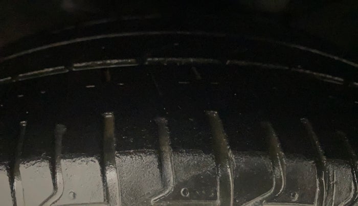 2012 Hyundai Verna FLUIDIC 1.6 VTVT SX, Petrol, Manual, 1,00,626 km, Left Front Tyre Tread