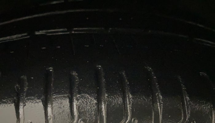 2012 Hyundai Verna FLUIDIC 1.6 VTVT SX, Petrol, Manual, 1,00,626 km, Right Front Tyre Tread