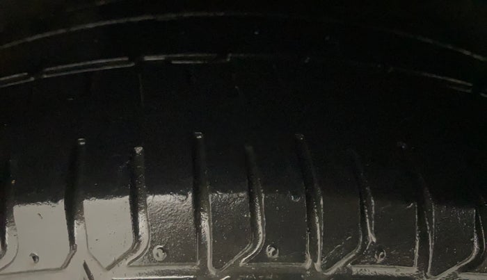 2012 Hyundai Verna FLUIDIC 1.6 VTVT SX, Petrol, Manual, 1,00,626 km, Right Rear Tyre Tread