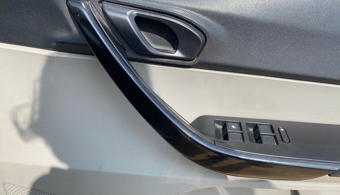 2018 Tata Tiago XT PETROL, Petrol, Manual, 61,258 km, Driver Side Door Panels Control