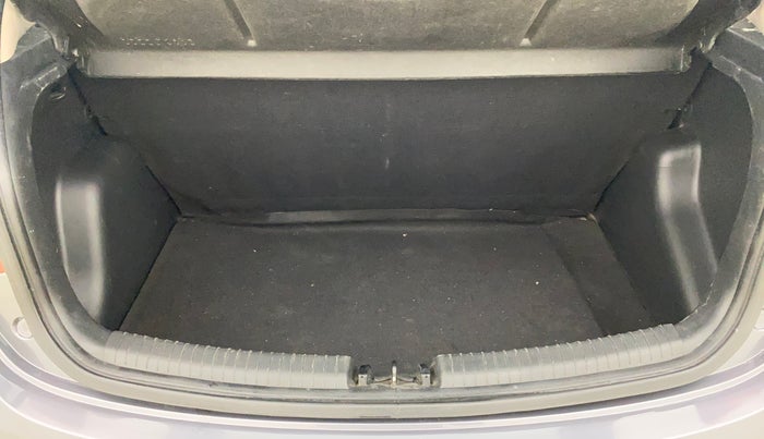 2018 Hyundai Grand i10 MAGNA AT 1.2 KAPPA VTVT, Petrol, Automatic, 63,852 km, Boot Inside