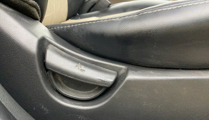 2018 Hyundai Grand i10 MAGNA AT 1.2 KAPPA VTVT, Petrol, Automatic, 63,852 km, Driver Side Adjustment Panel