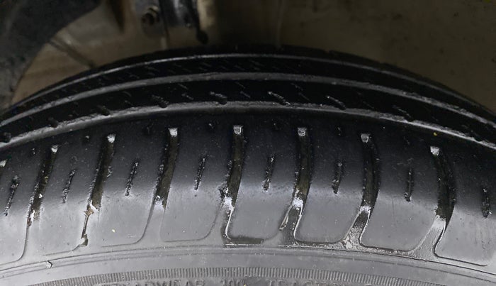 2019 Maruti Swift VXI, Petrol, Manual, 42,392 km, Left Front Tyre Tread