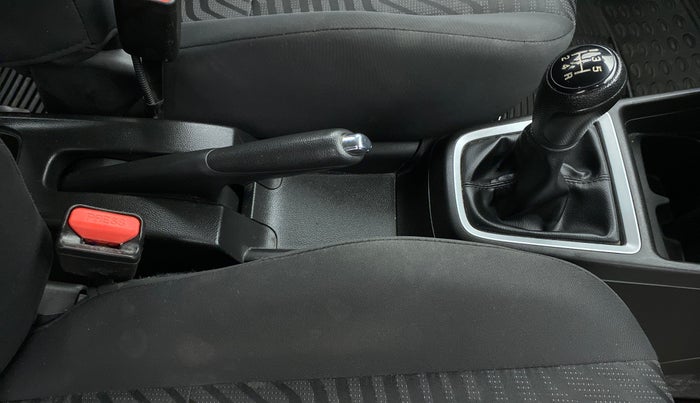 2019 Maruti Swift VXI, Petrol, Manual, 42,392 km, Gear Lever