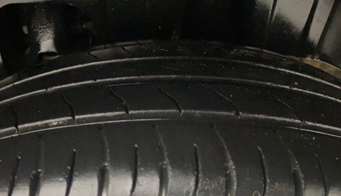 2022 Mahindra XUV300 W8 (O) 1.2 PETROL AMT, Petrol, Automatic, 18,872 km, Left Rear Tyre Tread