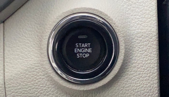 2022 Mahindra XUV300 W8 (O) 1.2 PETROL AMT, Petrol, Automatic, 18,872 km, Keyless Start/ Stop Button
