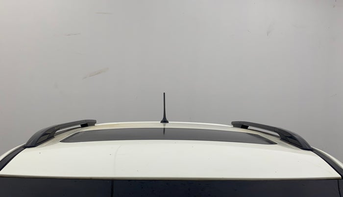 2022 Mahindra XUV300 W8 (O) 1.2 PETROL AMT, Petrol, Automatic, 18,872 km, Moonroof/ Sunroof