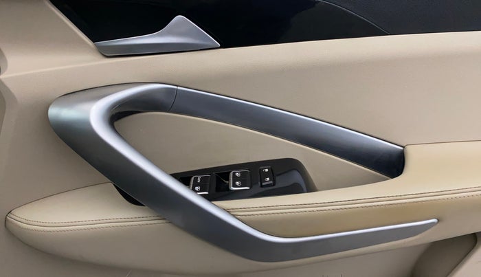 2021 MG HECTOR SHARP HYBRID 1.5 PETROL, Petrol, Manual, 62,222 km, Driver Side Door Panels Control