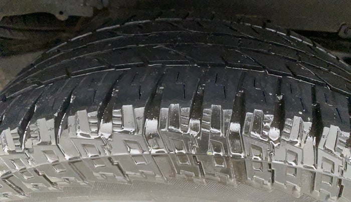 2016 Mahindra Scorpio S4, Diesel, Manual, 90,940 km, Right Rear Tyre Tread