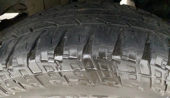 2016 Mahindra Scorpio S4, Diesel, Manual, 90,940 km, Right Front Tyre Tread