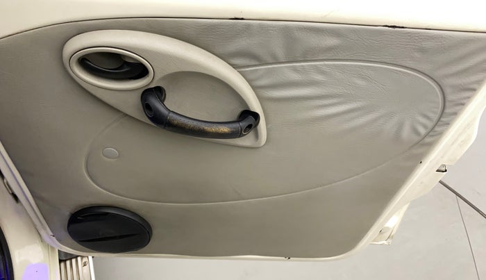 2016 Mahindra Scorpio S4, Diesel, Manual, 90,940 km, Driver Side Door Panels Control