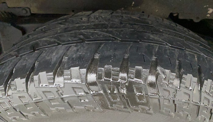 2016 Mahindra Scorpio S4, Diesel, Manual, 90,940 km, Left Rear Tyre Tread