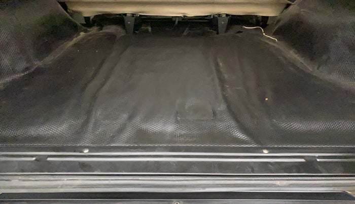 2016 Mahindra Scorpio S4, Diesel, Manual, 90,940 km, Boot Inside