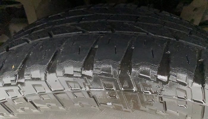 2016 Mahindra Scorpio S4, Diesel, Manual, 90,940 km, Left Front Tyre Tread