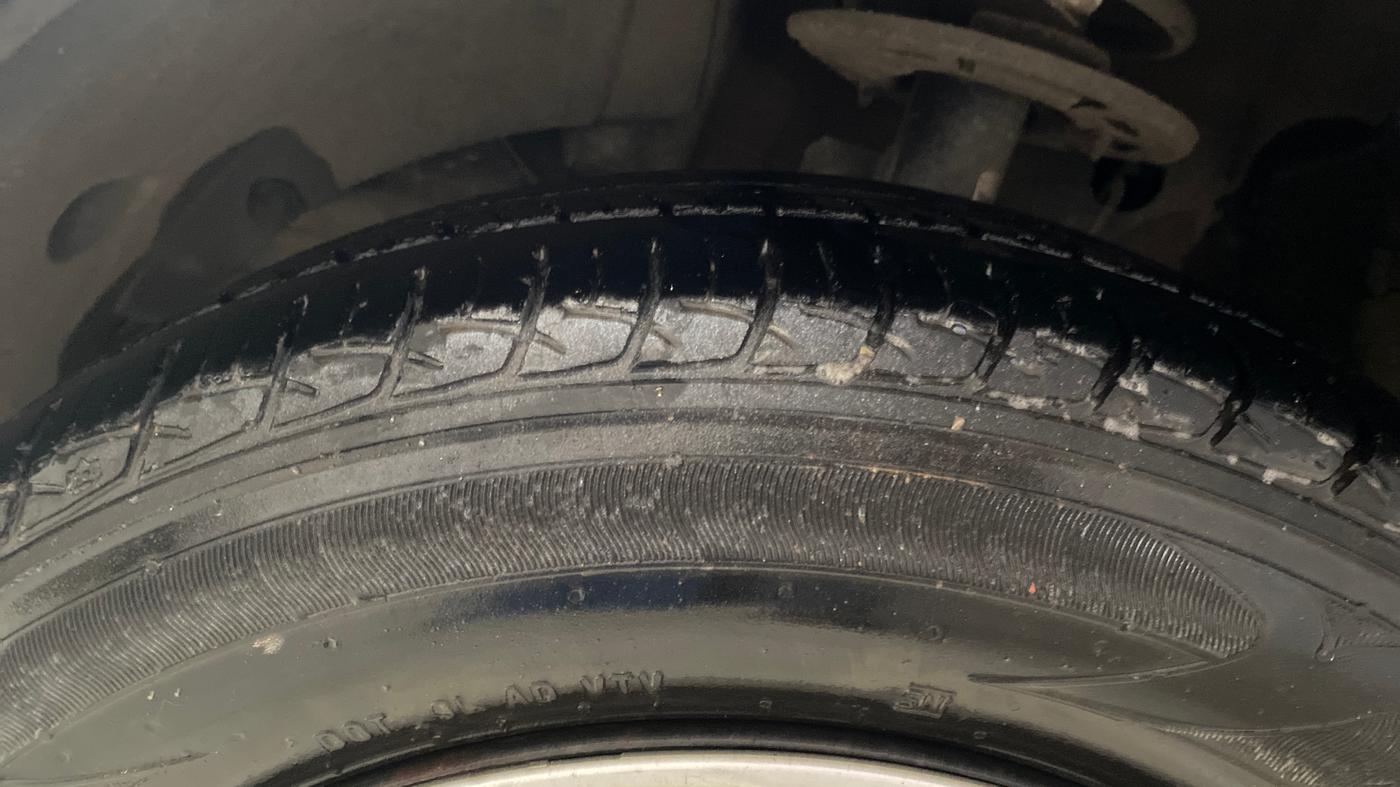 2017 Maruti Baleno DELTA PETROL 1.2, Petrol, Manual, 35,574 km, Left Front Tyre Tread