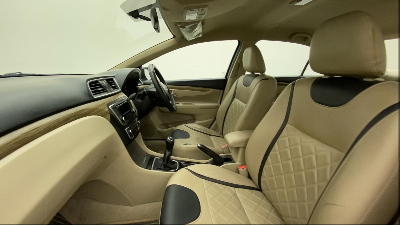 2018 Maruti Ciaz DELTA 1.5 SHVS MT PETROL, Petrol, Manual, 95,908 km, Right Side Front Door Cabin