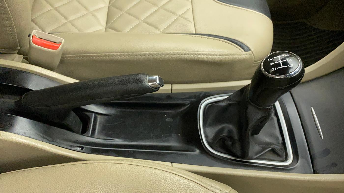 2018 Maruti Ciaz DELTA 1.5 SHVS MT PETROL, Petrol, Manual, 95,908 km, Gear Lever