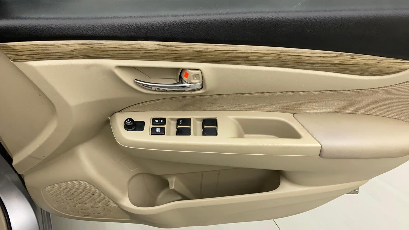 2018 Maruti Ciaz DELTA 1.5 SHVS MT PETROL, Petrol, Manual, 95,908 km, Driver Side Door Panels Control