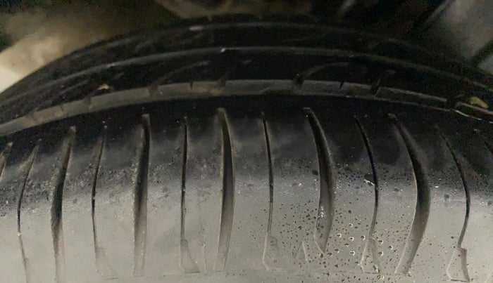 2018 Maruti Ciaz DELTA 1.5 SHVS MT PETROL, Petrol, Manual, 95,908 km, Right Rear Tyre Tread