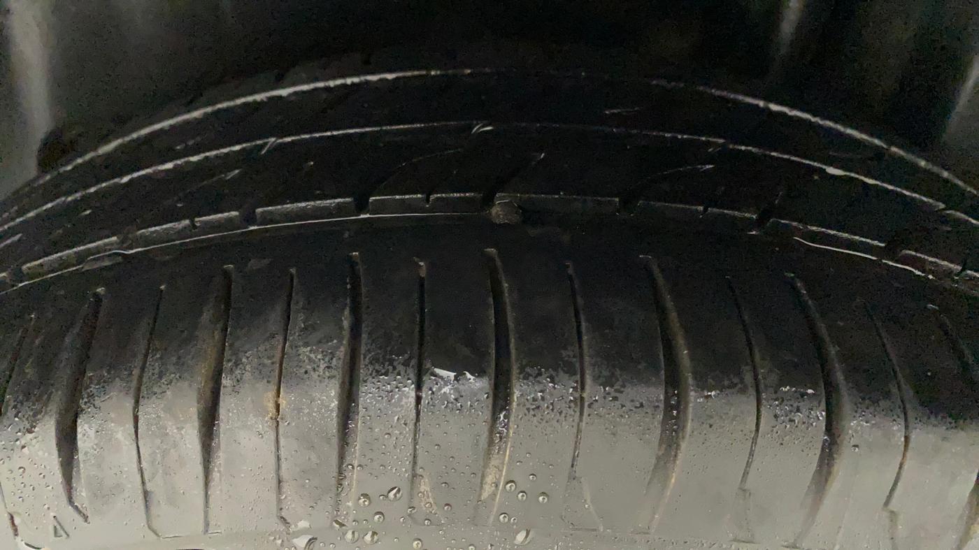 2018 Maruti Ciaz DELTA 1.5 SHVS MT PETROL, Petrol, Manual, 95,908 km, Left Rear Tyre Tread