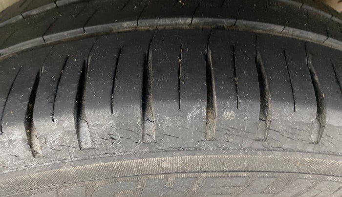 2014 Maruti Celerio VXI, Petrol, Manual, 66,466 km, Left Rear Tyre Tread