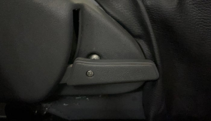 2015 Maruti Alto 800 LXI, Petrol, Manual, 18,842 km, Driver Side Adjustment Panel