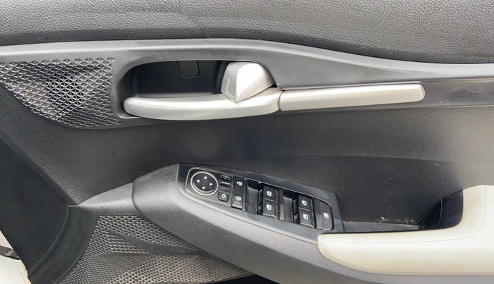 2022 KIA SELTOS HTK PLUS 1.5 IMT, Petrol, Manual, 44,052 km, Driver Side Door Panels Control