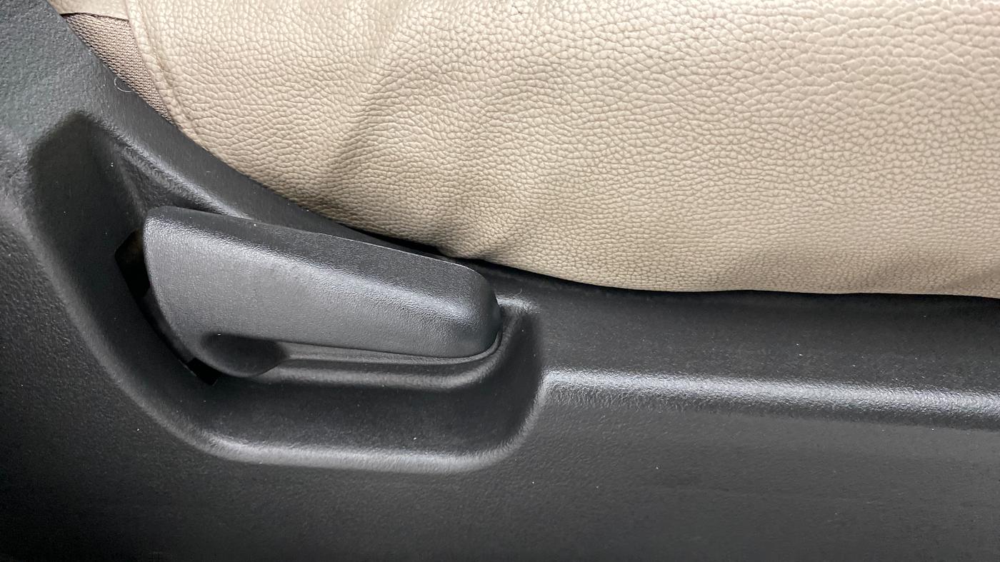 2014 Maruti Wagon R 1.0 VXI, Petrol, Manual, 49,916 km, Driver Side Adjustment Panel