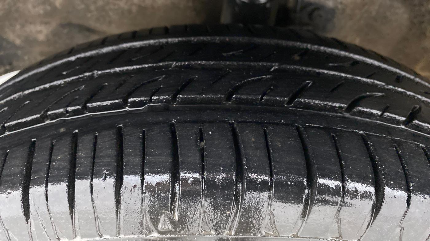 2014 Maruti Wagon R 1.0 VXI, Petrol, Manual, 49,916 km, Left Front Tyre Tread