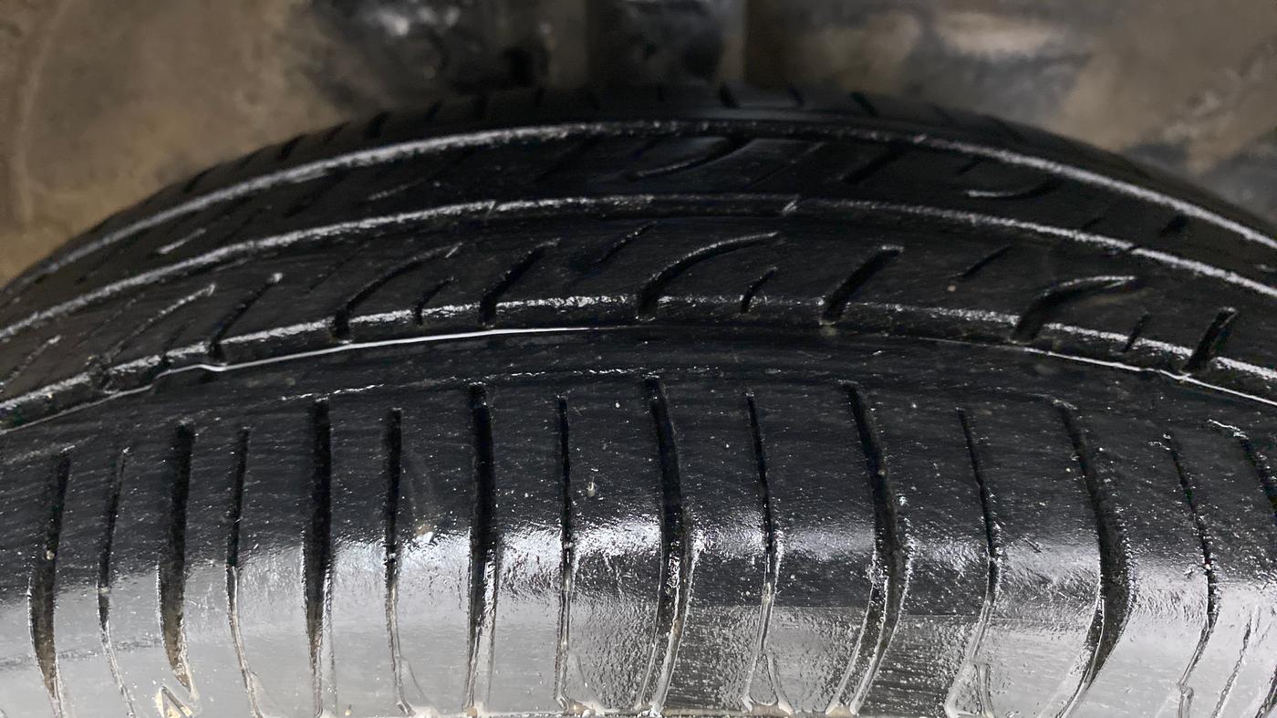 2014 Maruti Wagon R 1.0 VXI, Petrol, Manual, 49,916 km, Right Front Tyre Tread