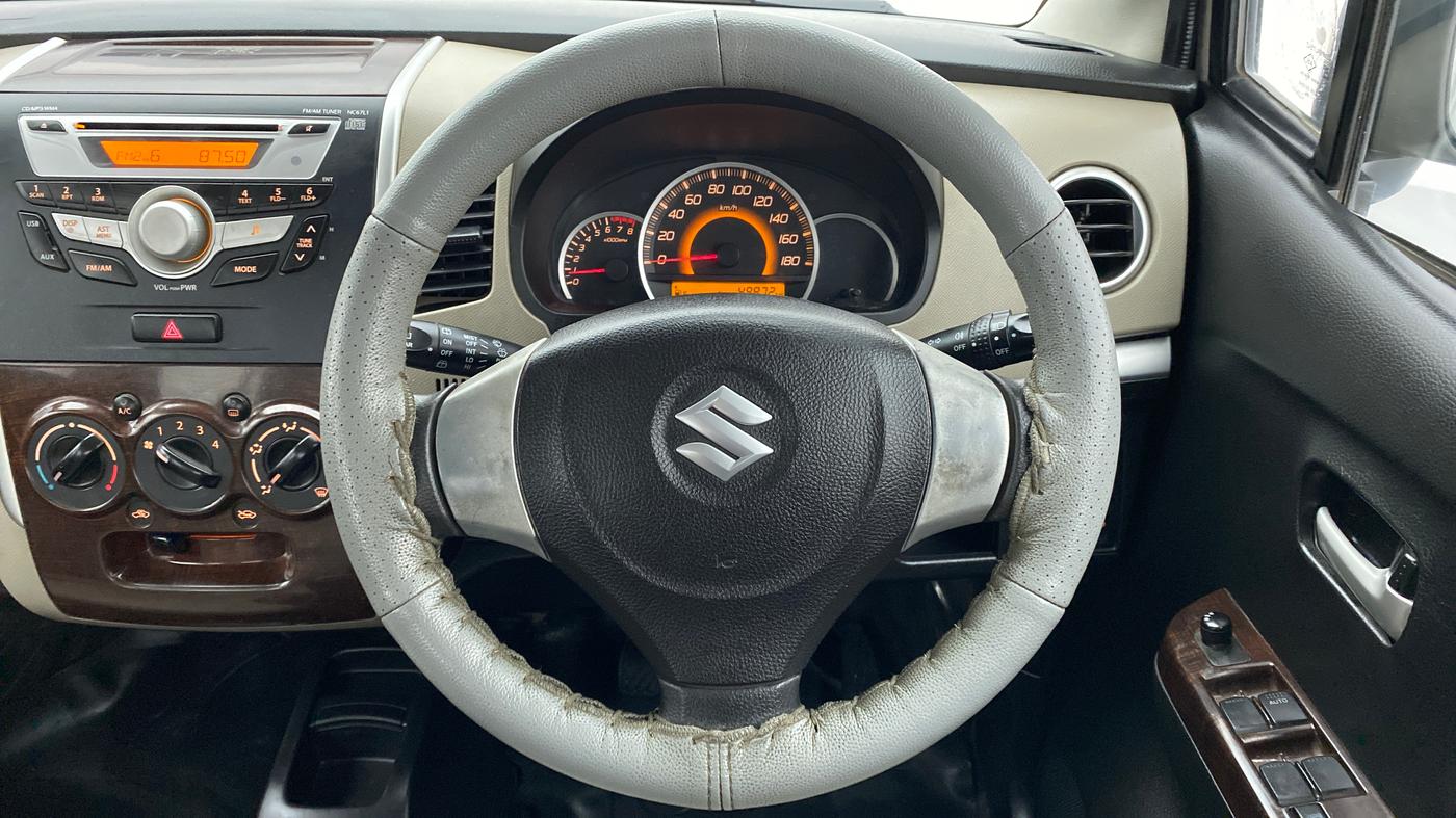 2014 Maruti Wagon R 1.0 VXI, Petrol, Manual, 49,916 km, Steering Wheel Close Up
