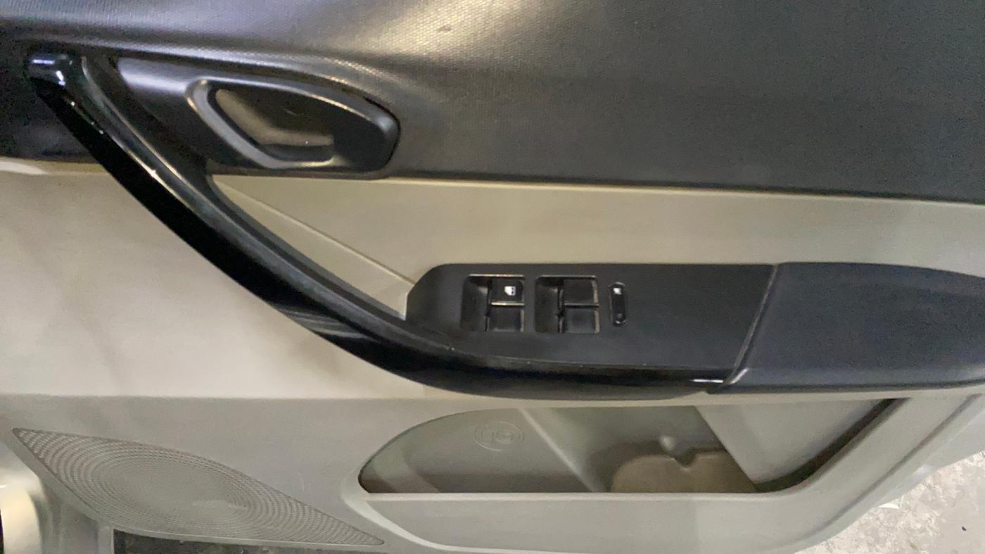 2018 Tata Tiago XM PETROL, Petrol, Manual, 64,338 km, Driver Side Door Panels Control