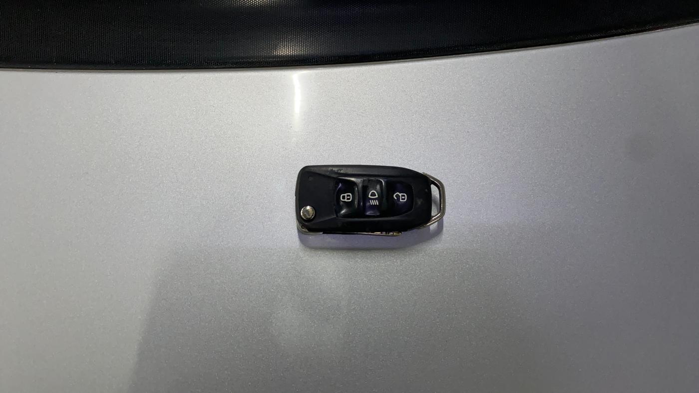 2018 Tata Tiago XM PETROL, Petrol, Manual, 64,338 km, Key Close Up