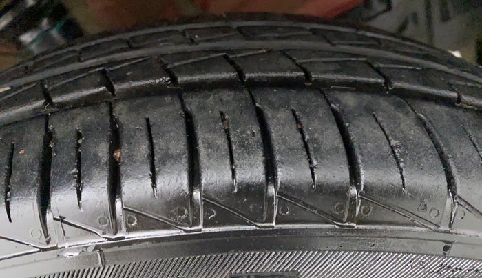 2021 Maruti S PRESSO LXI CNG, CNG, Manual, 15,286 km, Right Front Tyre Tread