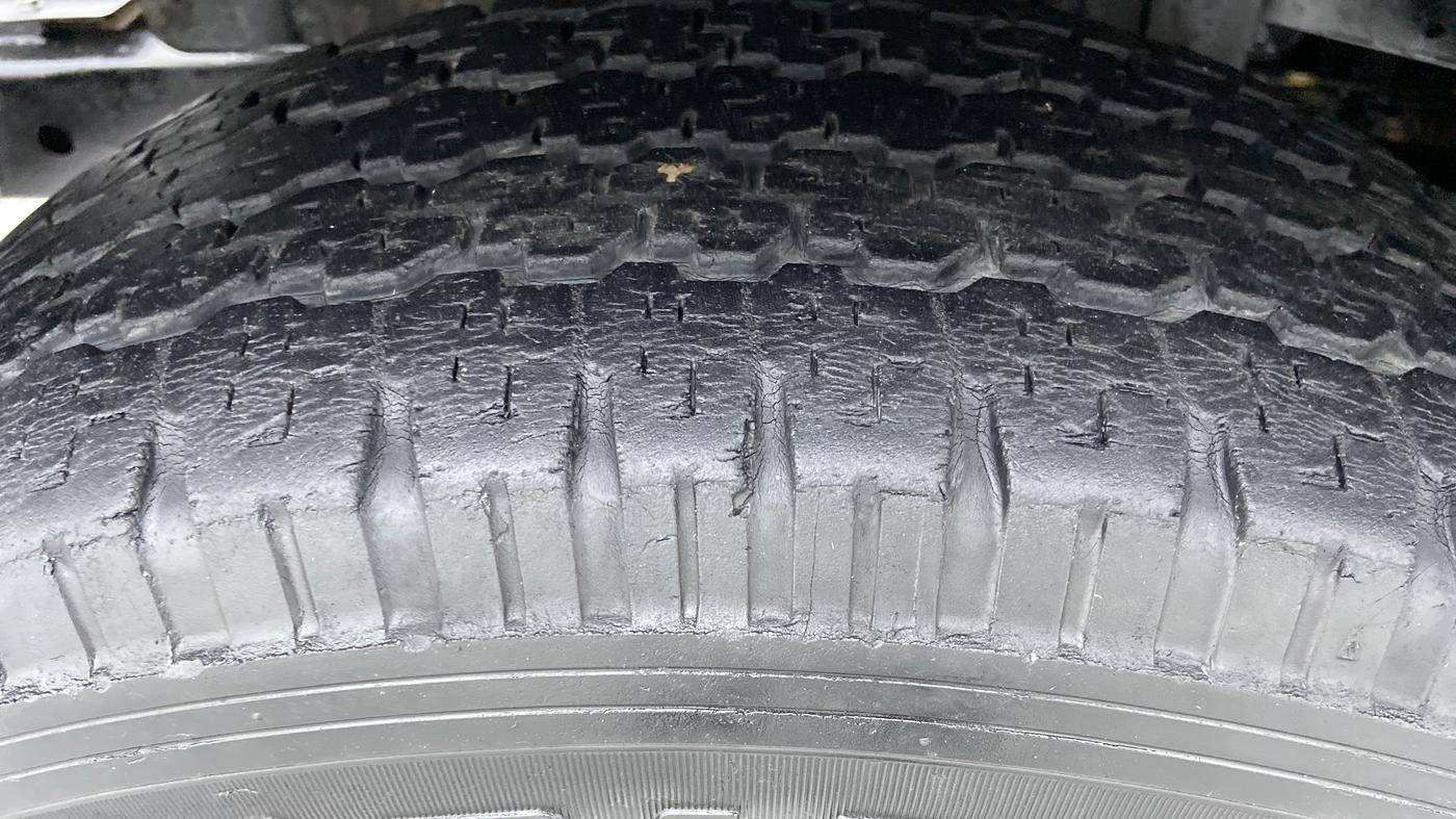 2014 Mahindra Thar CRDE 4X4 BS IV, Diesel, Manual, 68,629 km, Left Front Tyre Tread