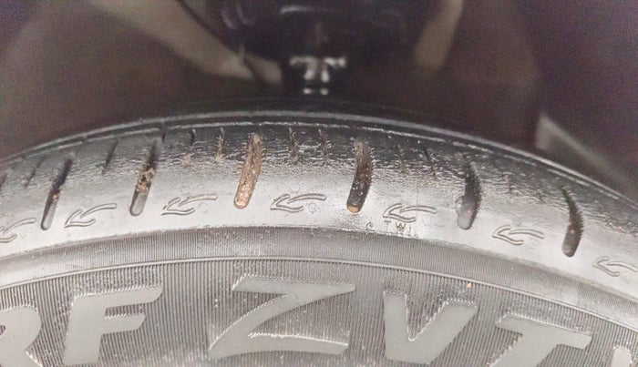 2023 Hyundai GRAND I10 NIOS SPORTZ 1.2 KAPPA VTVT, Petrol, Manual, 25,117 km, Right Front Tyre Tread