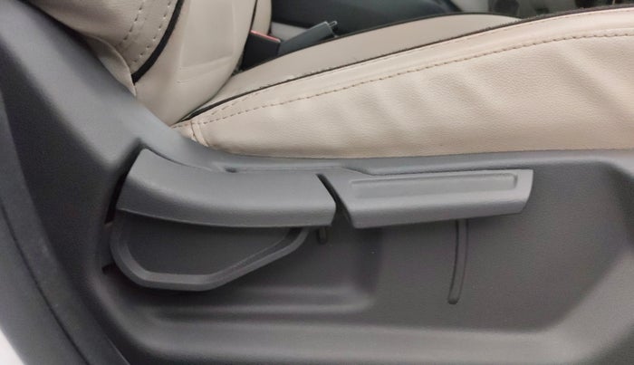 2023 Hyundai GRAND I10 NIOS SPORTZ 1.2 KAPPA VTVT, Petrol, Manual, 25,117 km, Driver Side Adjustment Panel