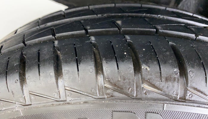2021 Renault Kwid RXT, Petrol, Manual, 7,371 km, Right Rear Tyre Tread