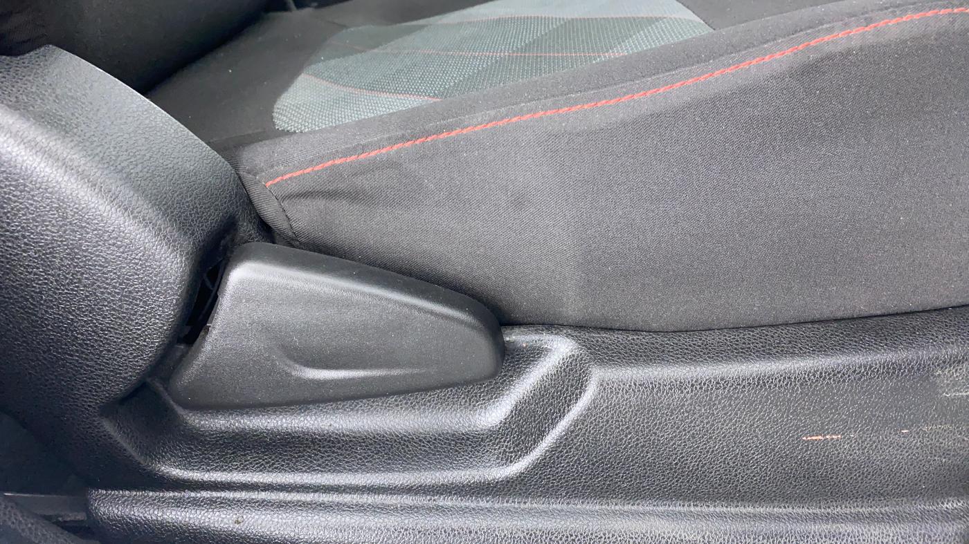 2021 Renault Kwid RXT, Petrol, Manual, 7,371 km, Driver Side Adjustment Panel