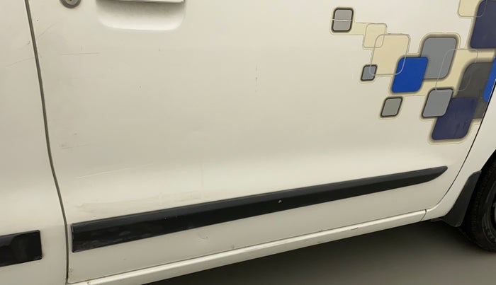 2016 Maruti Wagon R 1.0 VXI AMT, Petrol, Automatic, 91,825 km, Driver-side door - Slightly dented