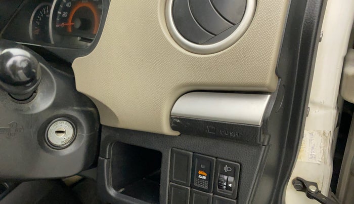 2016 Maruti Wagon R 1.0 VXI AMT, Petrol, Automatic, 91,825 km, Dashboard - Cup holder not working