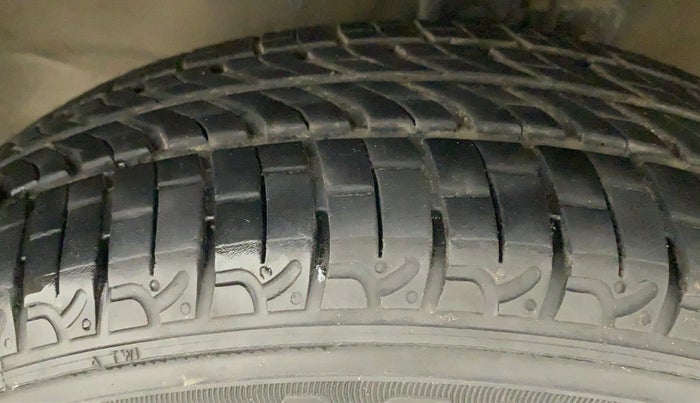 2016 Maruti Wagon R 1.0 VXI AMT, Petrol, Automatic, 91,825 km, Left Front Tyre Tread